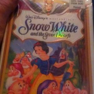 Walt Disney's snow white and the seven dwarfs
